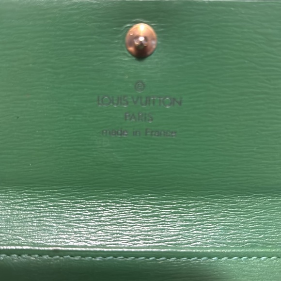 Louis Vuitton Green Epi Leather Borneo Men's Bifold Wallet - Picture 4 of 6
